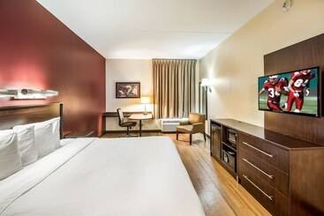 هتل Red Roof Inn Plus+ Austin South