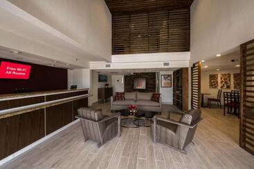 בית מלון כפרי Red Roof Inn Plus+ Houston   Energy Corridor