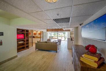 בית מלון כפרי Red Roof Inn Plus+ Houston   Energy Corridor