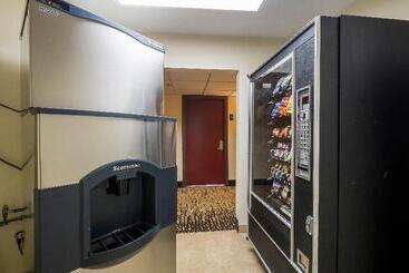هتل Red Roof Inn Plus+ Houston   Energy Corridor