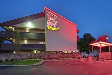 هتل Red Roof Inn Plus+ Nashville Airport