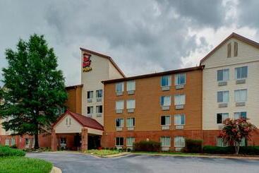 Hotel Red Roof Plus+ Raleigh Downtown  Ncsu/conv Center