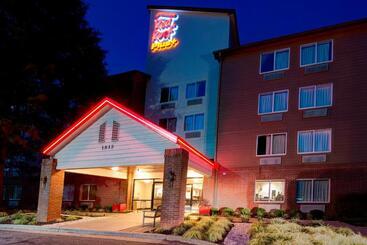 هتل Red Roof Inn Plus Raleigh Downtown Ncsu Conv Center