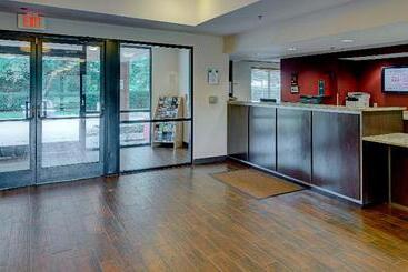 هتل Red Roof Inn Plus Raleigh Downtown Ncsu Conv Center