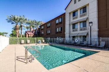 هتل Red Roof Inn Plus+ Tempe   Phoenix Airport
