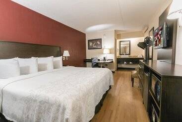 هتل Red Roof Inn Plus+ Wilmington Newark