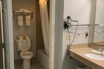 هتل Travelodge By Wyndham Pigeon Forge