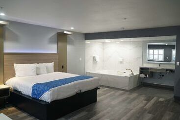 هتل Travelodge By Wyndham Whittier