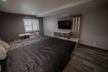 هتل Travelodge By Wyndham Whittier