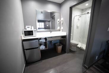 هتل Travelodge By Wyndham Whittier