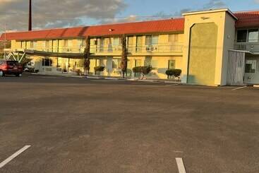 Ramblin Rose Motel