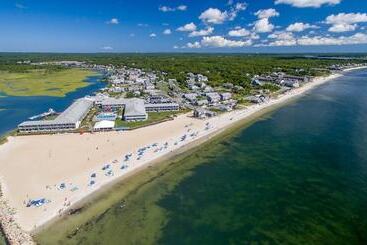 Red Jacket Beach Resort