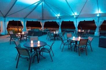 Red Jacket Beach Resort
