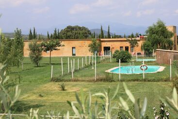 Granja Escola La Perdiu   Hostel