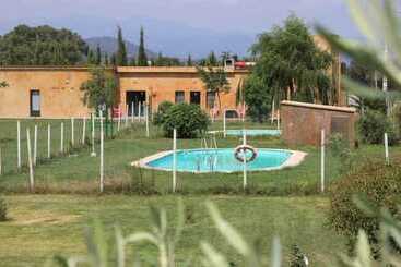 Granja Escola La Perdiu   Hostel