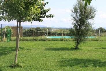 Granja Escola La Perdiu   Hostel