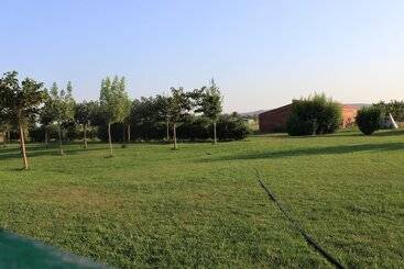 Granja Escola La Perdiu   Hostel