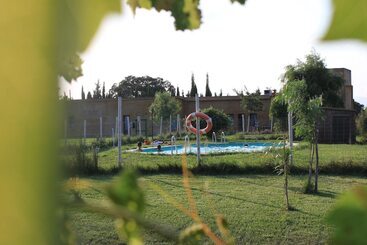 Granja Escola La Perdiu   Hostel