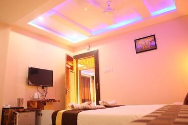 هتل Mahira Residency
