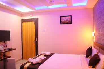 هتل Mahira Residency