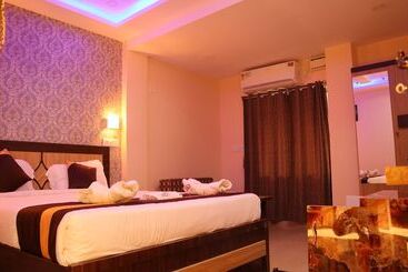 هتل Mahira Residency
