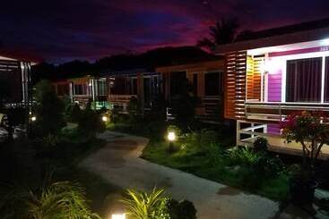 هتل Phumiphat Resort Koh Mook