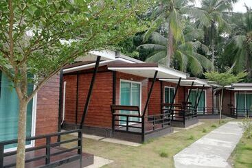هتل Phumiphat Resort Koh Mook