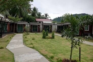 هتل Phumiphat Resort Koh Mook