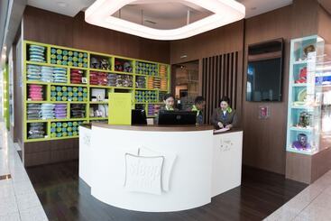 هتل Sleep  N Fly Sleep Lounge, A Gates Terminal 3   Transit Only