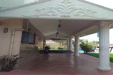 Maxiprime Hotels Panaiyur