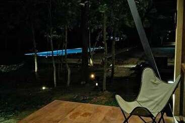 استراحتگاه Breezy Lake Eco Friendly Cabanas Yala