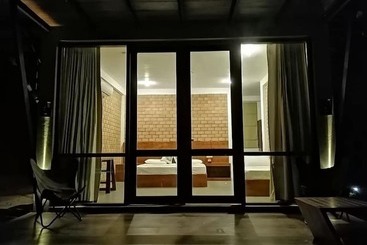 استراحتگاه Breezy Lake Eco Friendly Cabanas Yala