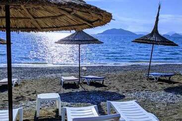 Villa Ruya,with Swimming Pool & Stunning Sea Views