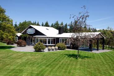 تختخواب و صبحانه Blackwood House
