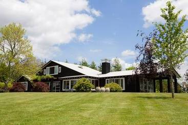 تختخواب و صبحانه Blackwood House