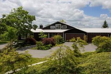 تختخواب و صبحانه Blackwood House