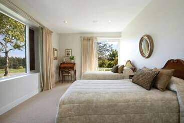 تختخواب و صبحانه Blackwood House