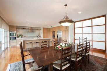 تختخواب و صبحانه Blackwood House