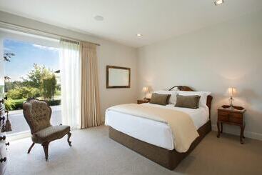 تختخواب و صبحانه Blackwood House