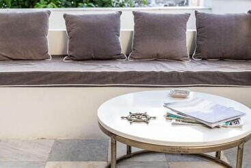 هتل Camara Suites
