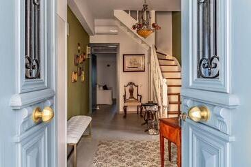 هتل Camara Suites