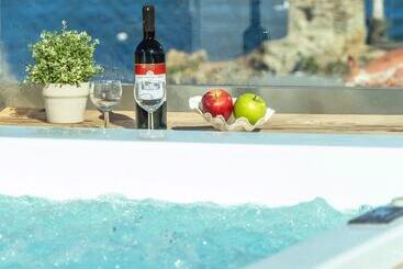 هتل Castel Abaso Boutique Apartments By Explore Andros