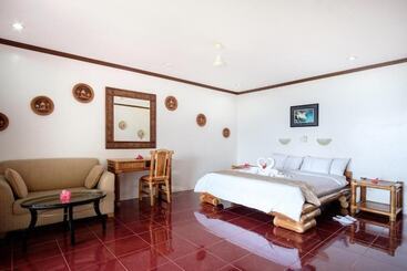 هتل Kasai Village Dive Resort