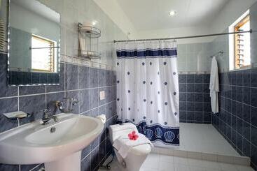 هتل Kasai Village Dive Resort
