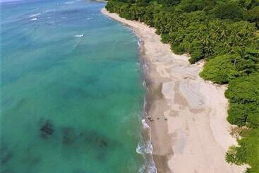 هتل Villas Cabuya Beach & Forest