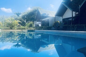 هتل Villas Cabuya Beach & Forest