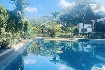 هتل Villas Cabuya Beach & Forest
