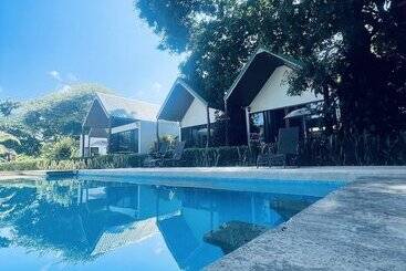 هتل Villas Cabuya Beach & Forest