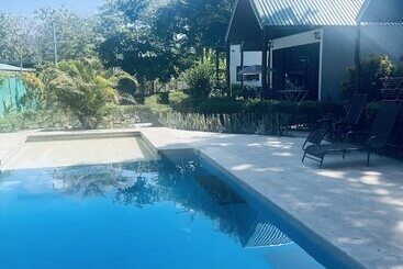 هتل Villas Cabuya Beach & Forest