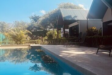 هتل Villas Cabuya Beach & Forest